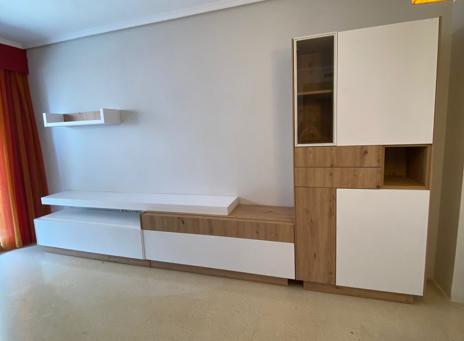 Salon moderno en blanco